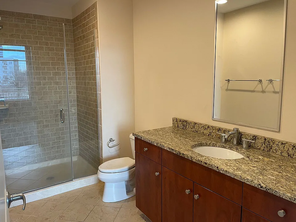 400 W North St #634