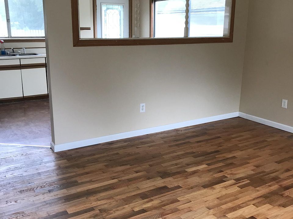 2nd image of 15143 Meadow St