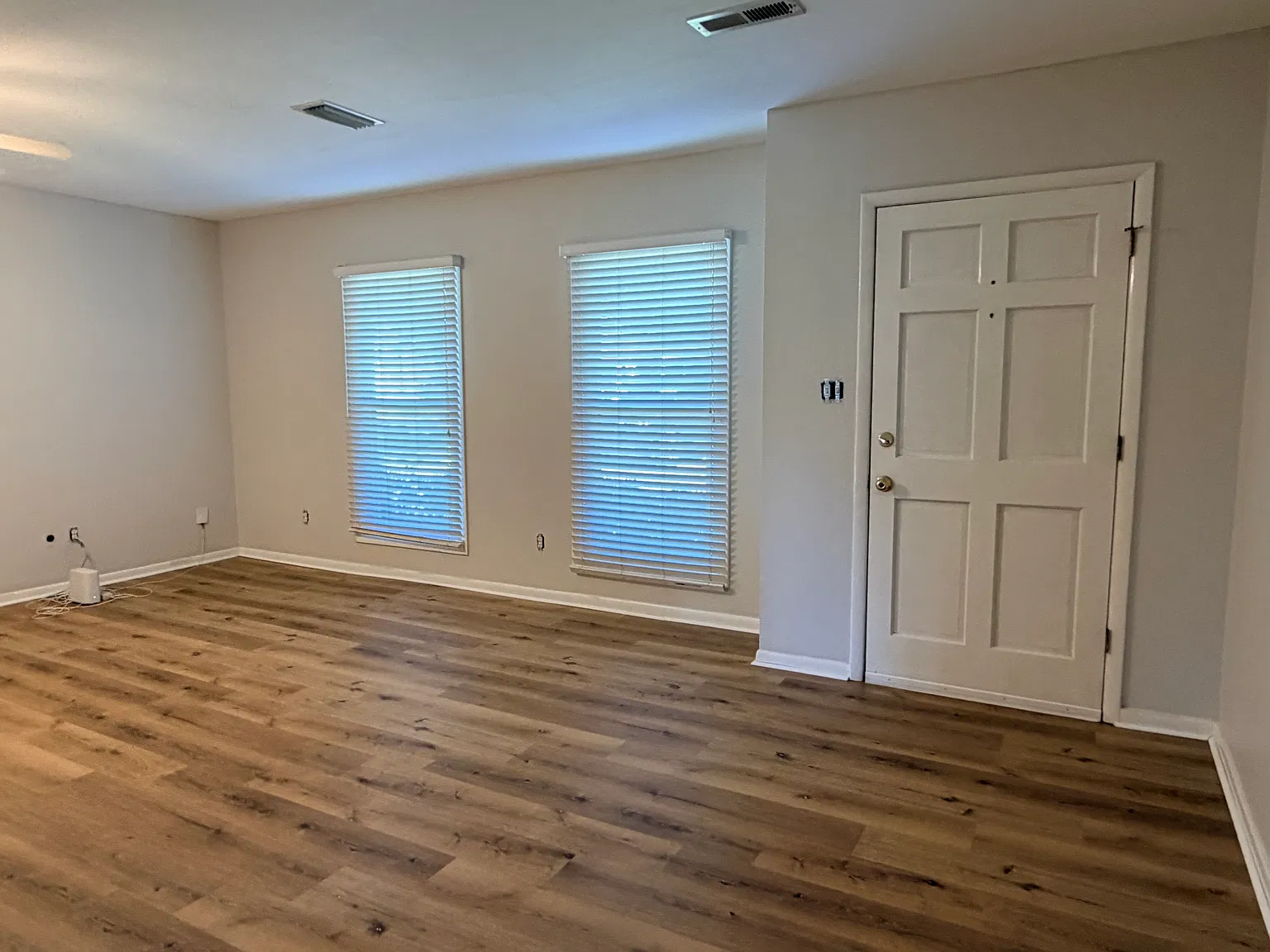 3 bed, 1.5 bath, $1,600 — Photo 2