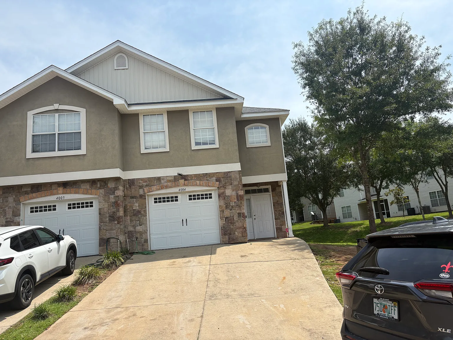 3 bed, 2.5 bath, 1705 sqft, $1,900 — Photo 1