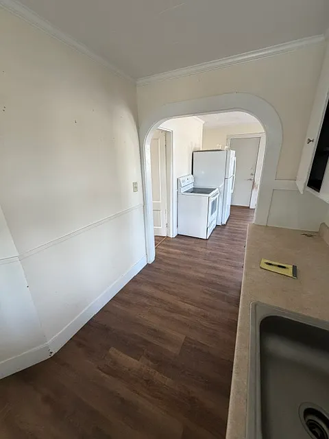 3 bed, $2,100 — Photo 1