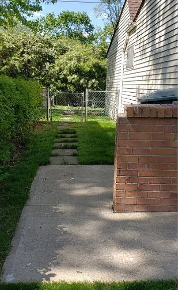 Concealed thrash bins
