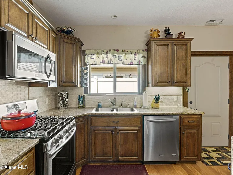 1315 E Mordyl Loop — Photo 9