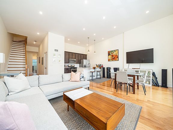 2nd image of 209 Hutton St #2