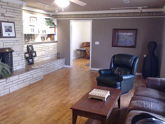 5th image of 701 N Pesotum Ave