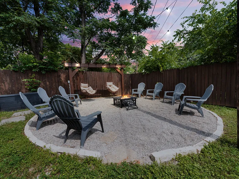 Lagonda Ave — Photo 3