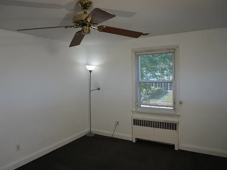 205 E Burke Ave — Photo 20