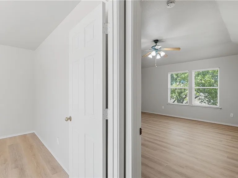 821 Benning — Photo 17