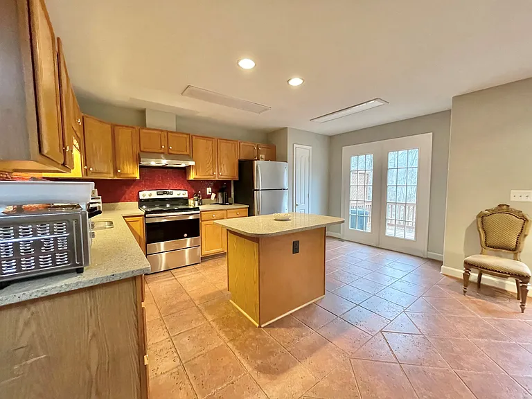 3900 Kathryn Jean Ct — Photo 4