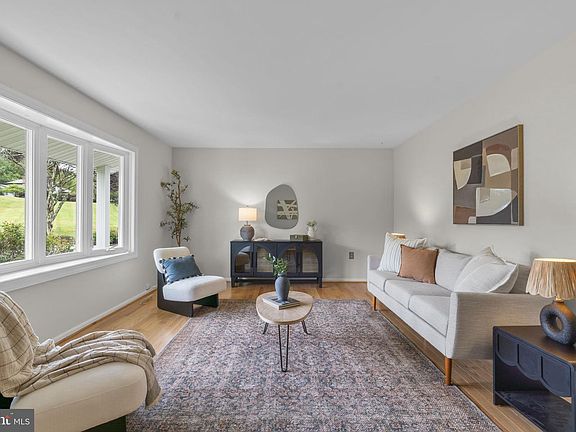 5th image of 13751 Barberry Way