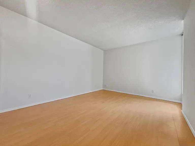 425 S Kenmore Ave #308 — Photo 8