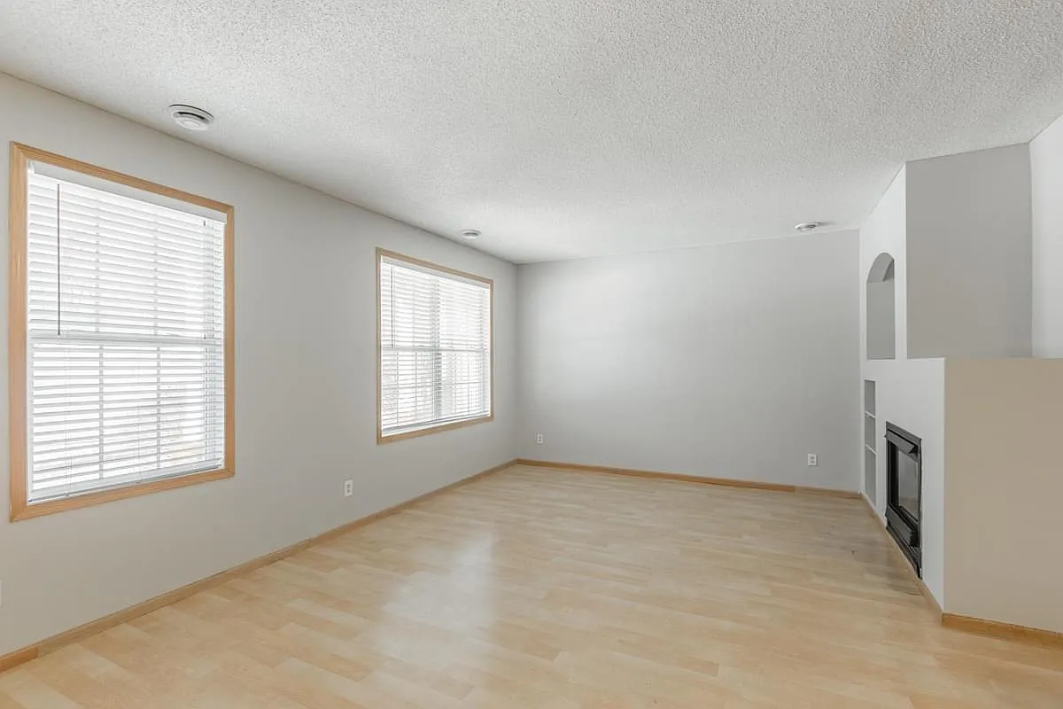 3 bed, 2.5 bath, 1606 sqft, $2,299 — Photo 3