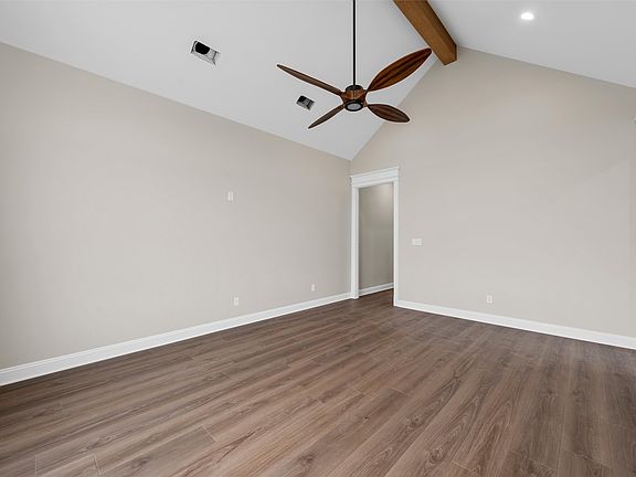 4th image of 36 Pinehurst Dr