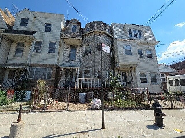 2nd image of 24 Hubbard Pl