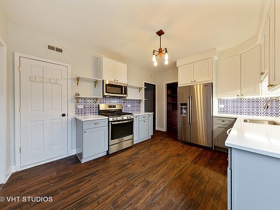 4th image of 3624 W Wrightwood Ave #2