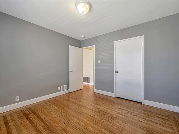 2nd image of 979 Wildwood Ave