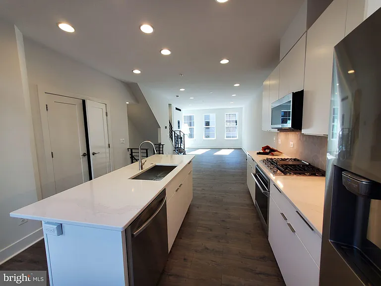 1882 Michael Faraday Dr — Photo 3