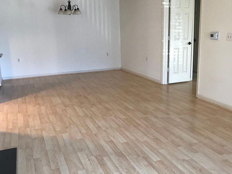 1st image of 10009 Vanderbilt Cir APT 4