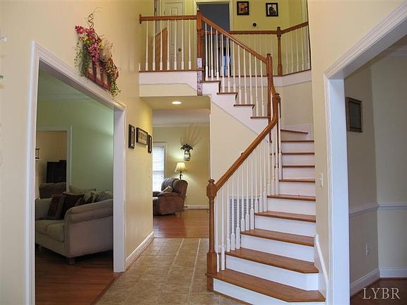3rd image of 208 Duncraig Dr