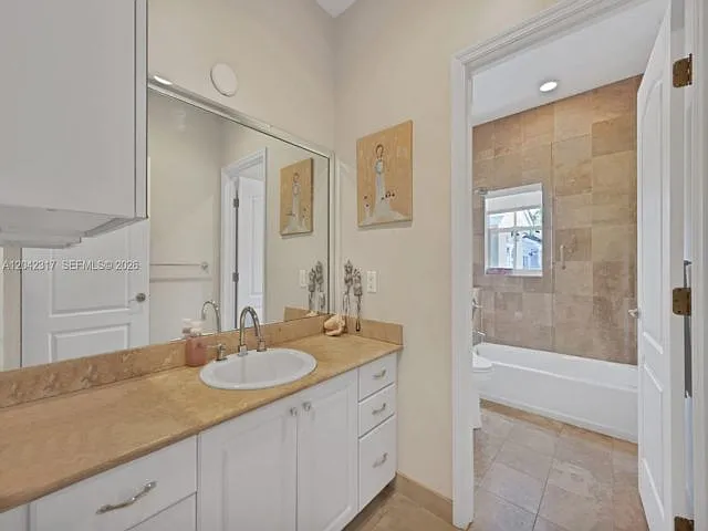 3 bed, 2.5 bath, $6,500 — Photo 4