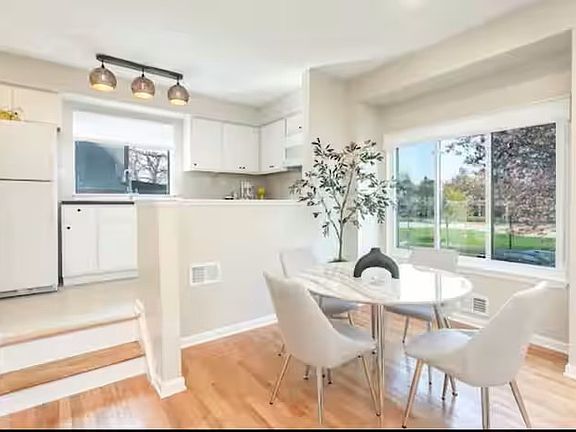 4th image of 549 University Ave