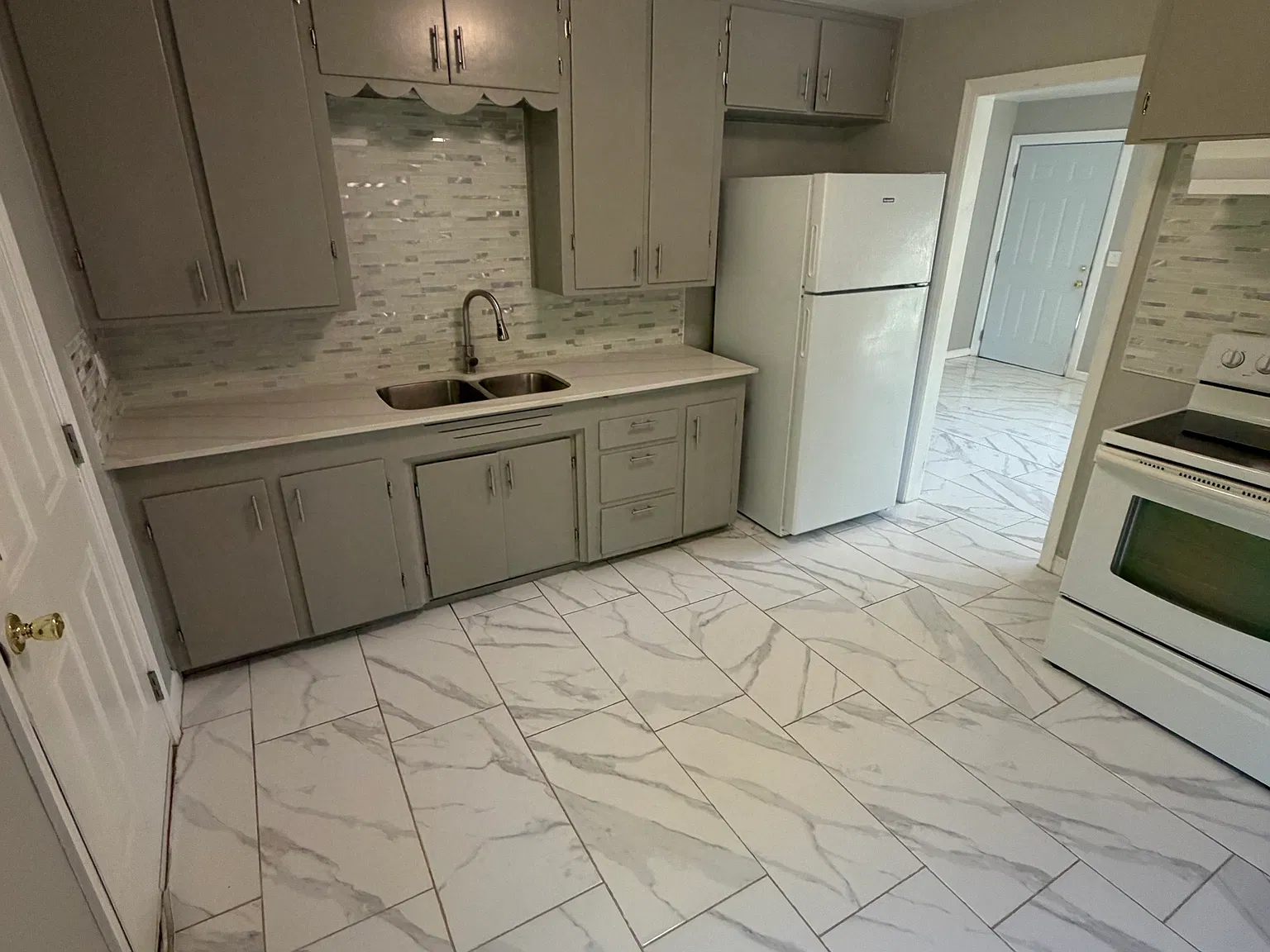 3 bed, 950 sqft, $1,550 — Photo 3