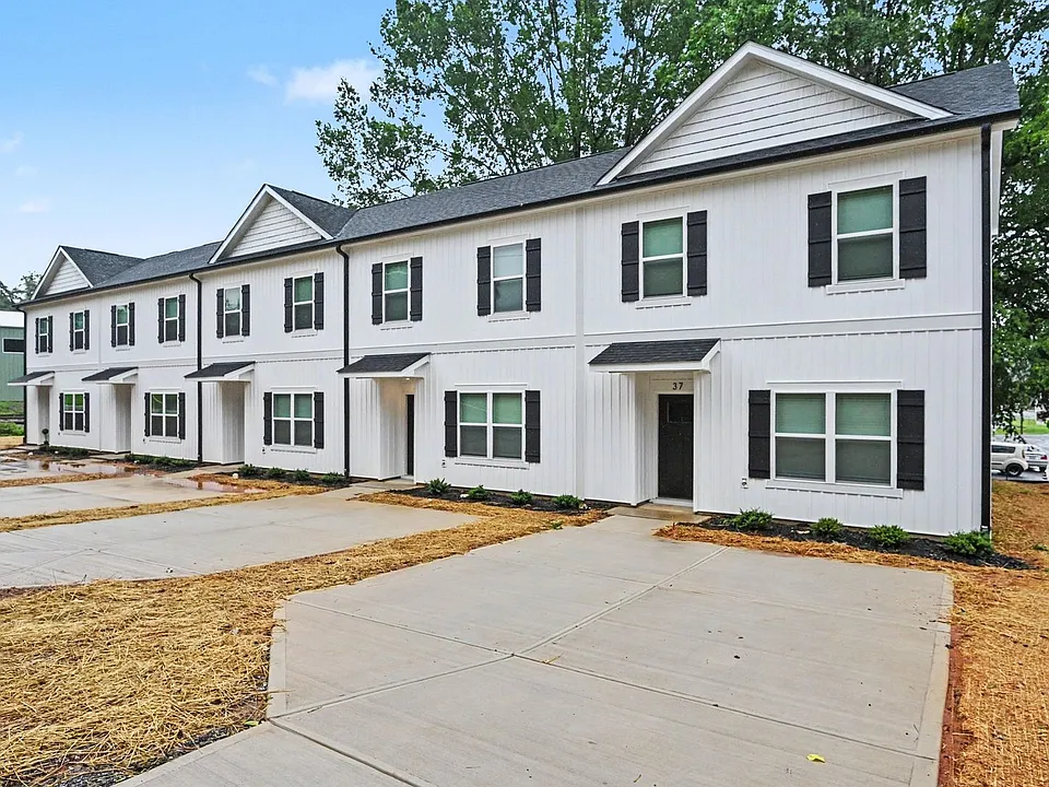 53 E 13th St