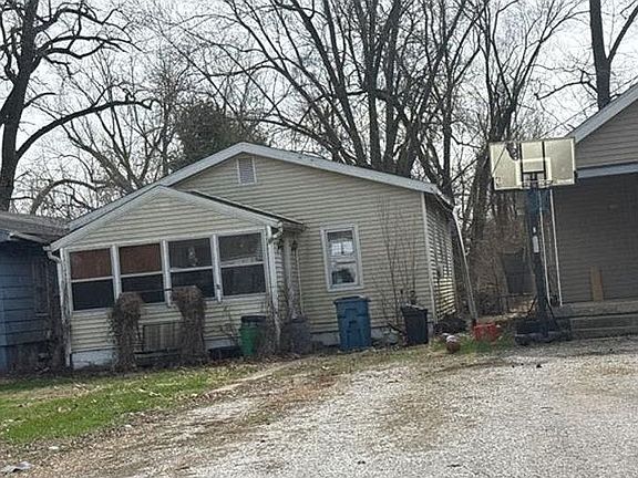 2nd image of 2316 Richards Ln