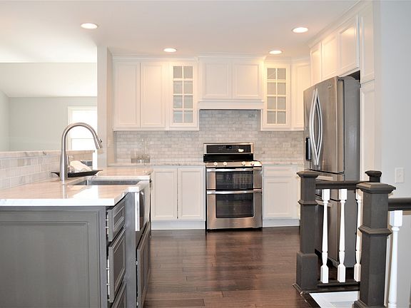 2nd image of 395 Stratford Ct