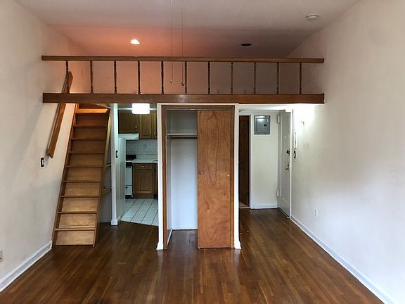 2nd image of 309 W 106th St APT 4B