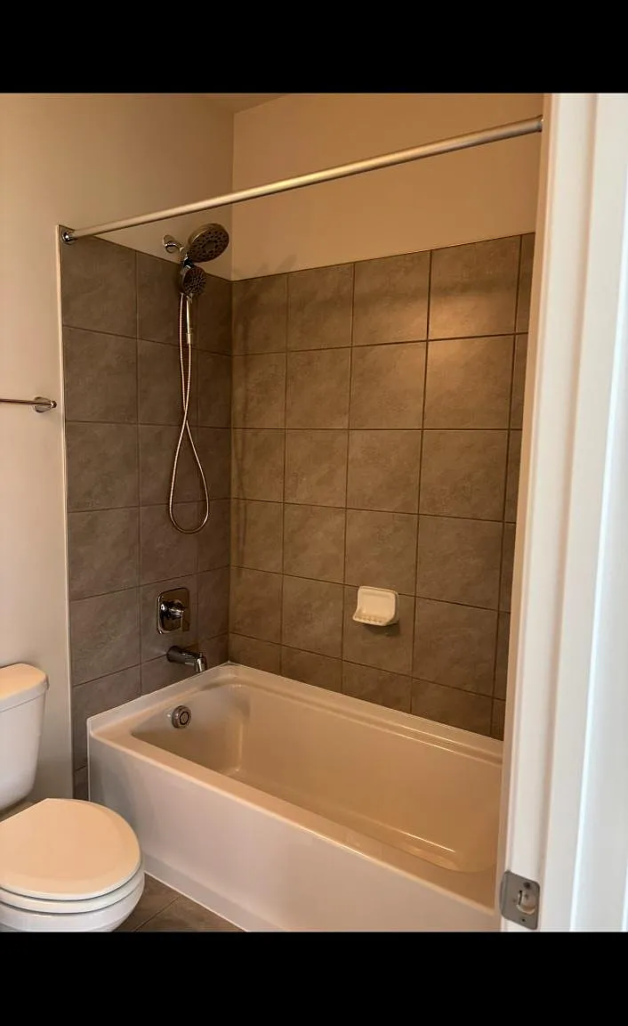 4 bed, 3.5 bath, 2280 sqft, $3,300 — Photo 4