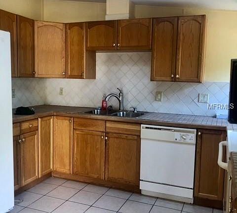 4th image of 425 Winding Oak Ln