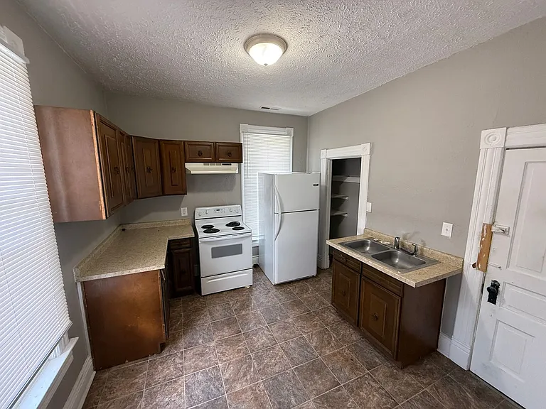118 N Glenwood Ave — Photo 31