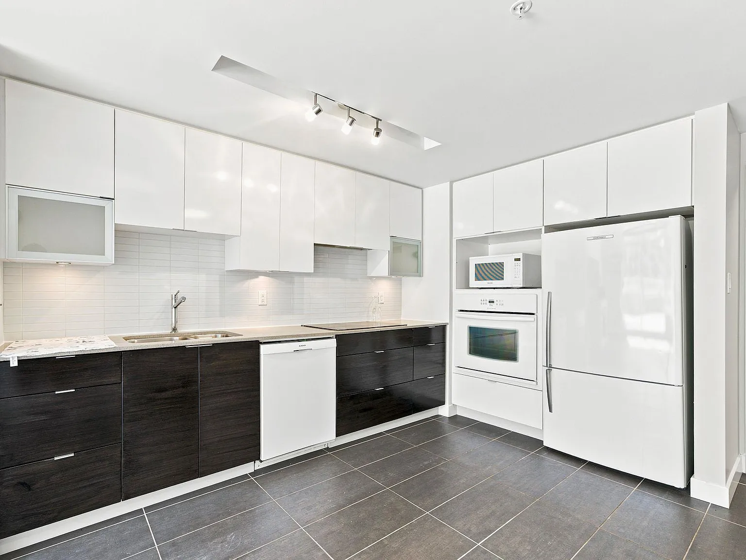 2 bed, 827 sqft, $3,250 — Photo 4