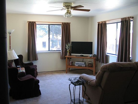 Seperate studio & bath on other side of patio