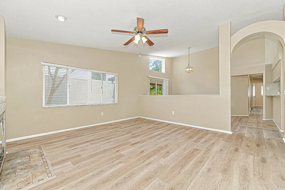 4 bed, 2.0 bath, 1384 sqft, $2,170 — Photo 4