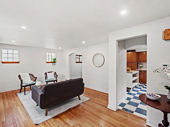 3rd image of 425 8th St
