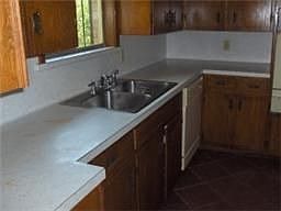 2nd image of 2521 Pecan Manor St