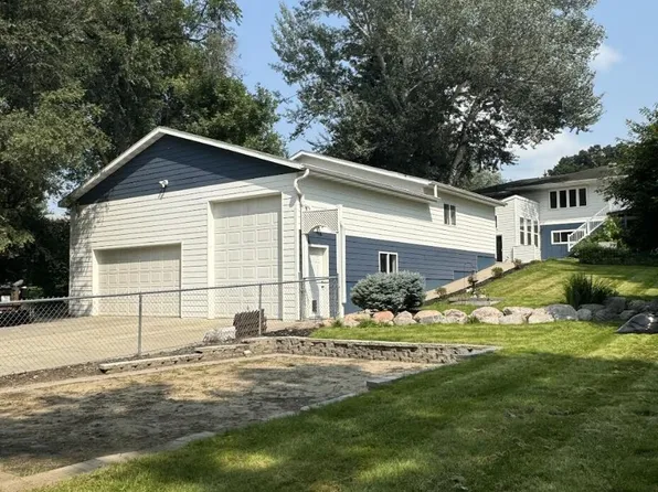 916 N Washington St, Bismarck, ND 58501
