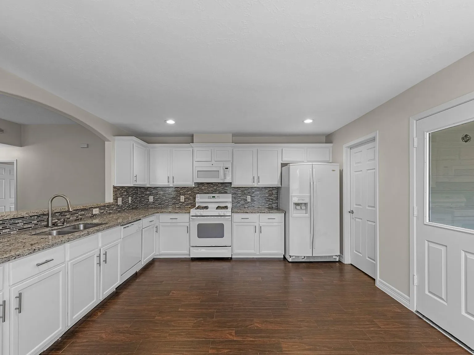 3 bed, 1475 sqft, $1,900 — Photo 2
