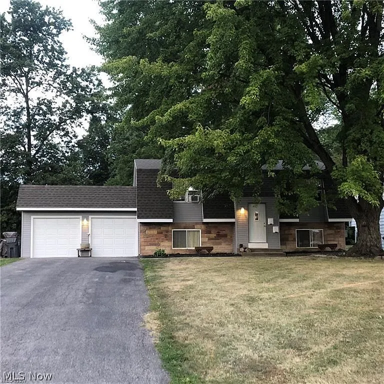 4588-4590 Washington Square Dr photo 1