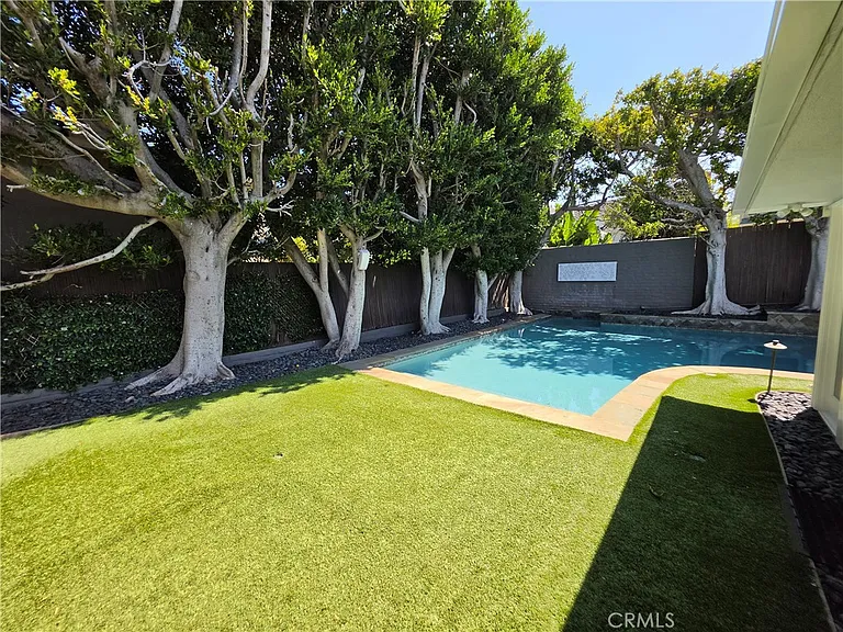 310 S Thurston Ave — Photo 55