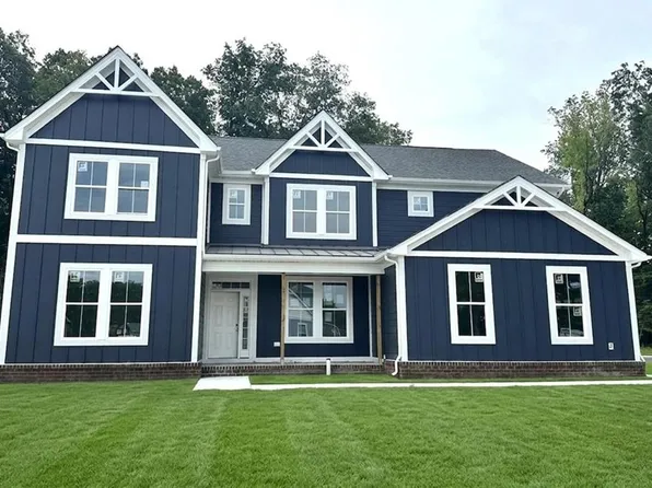 300 Rhapsody Dr, Suffolk, VA 23435