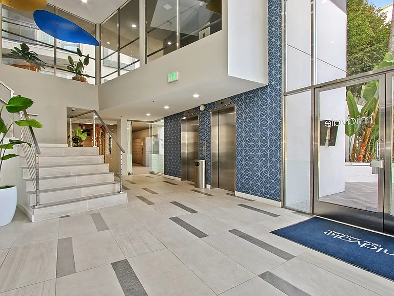 Midvale Apartments — Photo 16