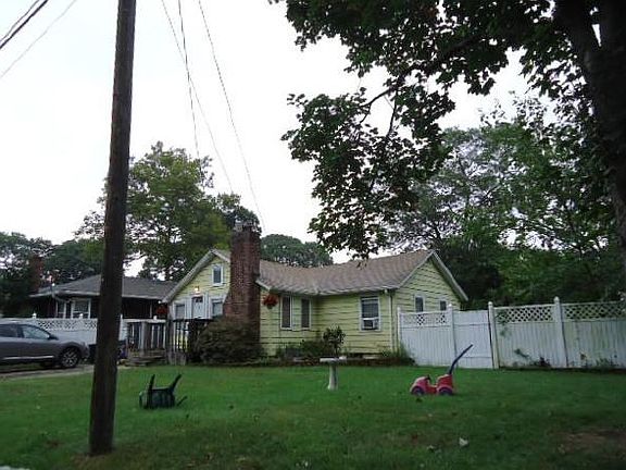 3rd image of 19 Flower Ave