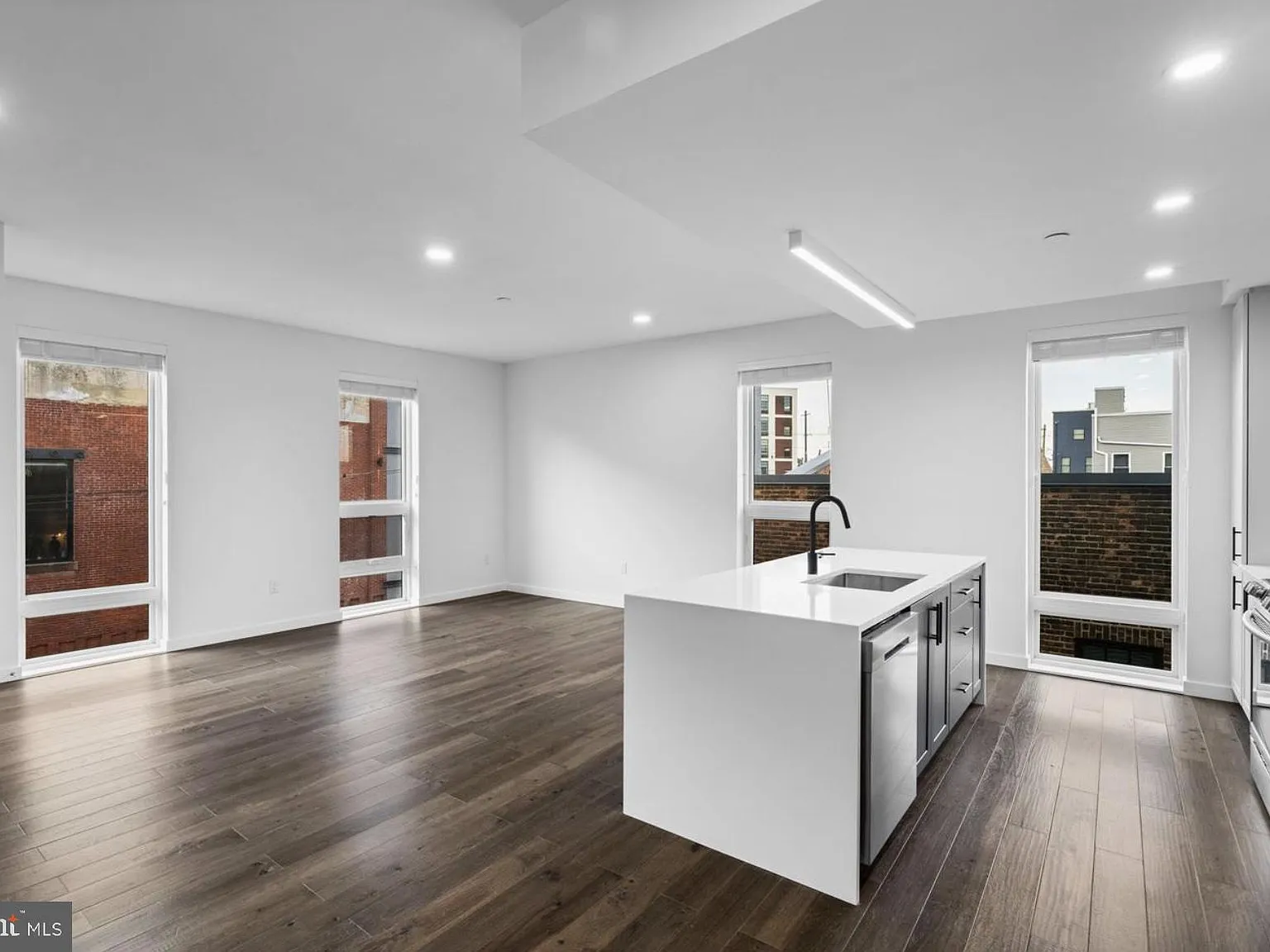 2 bed, 2.0 bath, 1296 sqft, $2,200 — Photo 4