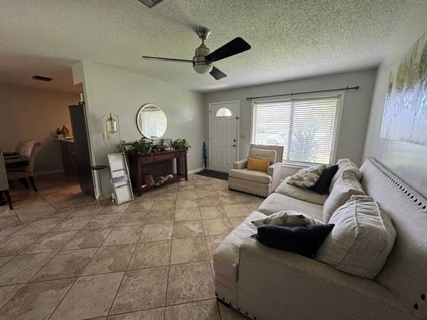 2 Bedroom 2 Bathroom Single Family Home in Williamsburg — Photo 3