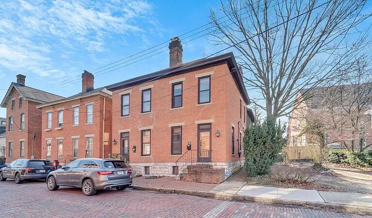 129-131 E Sycamore St #131 — Photo 3