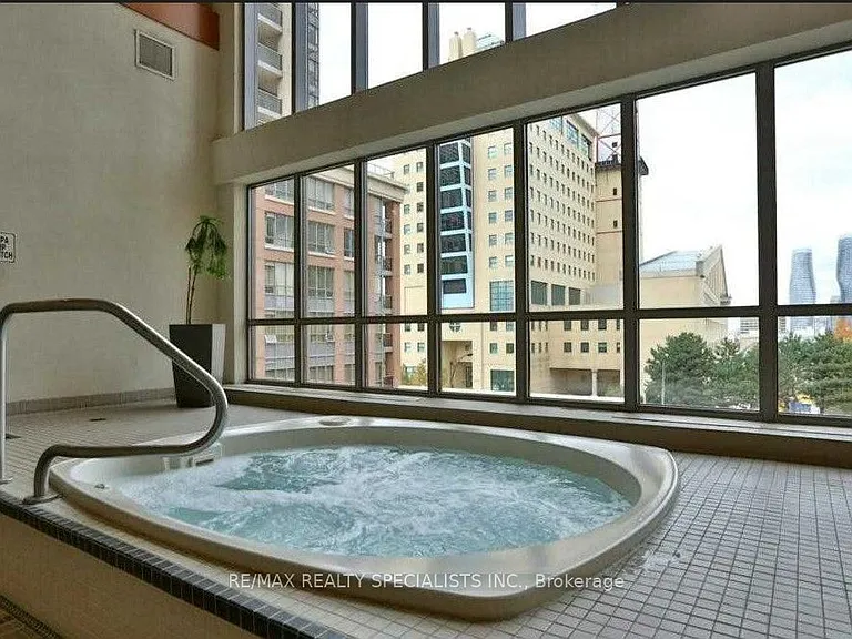 330 Princess Royal Dr #320 — Photo 26