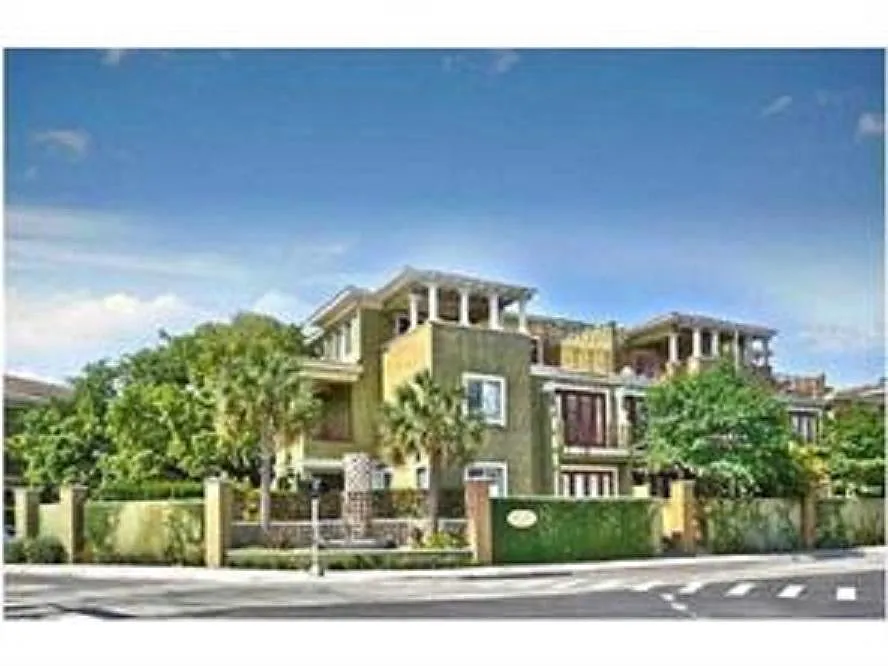 Photo 2 of 28 - 4907 Bayshore Blvd #102 - Tampa, FL Building Photo - 4907 Bayshore Blvd #102